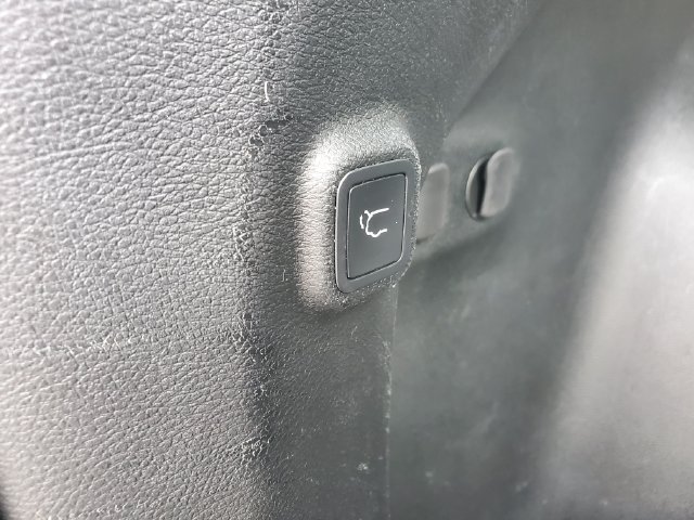 Used 2019 Jeep Cherokee Trailhawk AWD/4WD image 9
