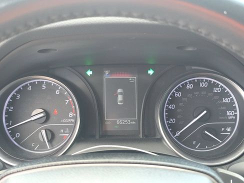 Used 2023 Toyota Camry SE FWD image 2