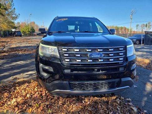 Used 2017 Ford Explorer Limited image 2