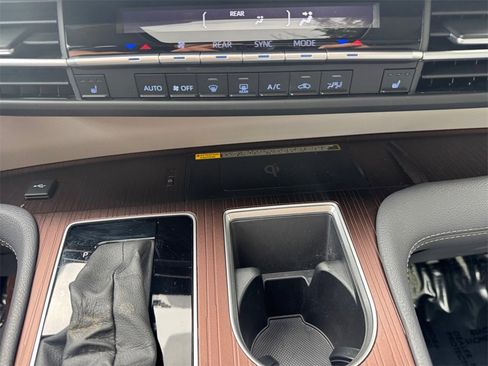 Used 2024 Toyota Sienna XLE image 23