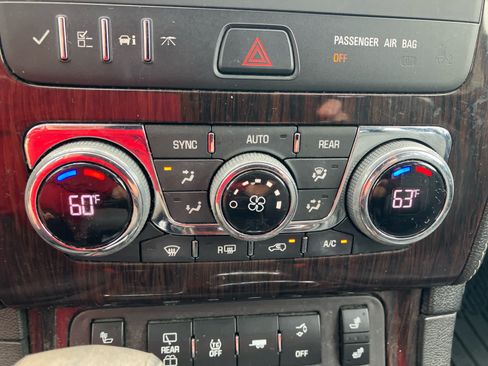 Used 2017 Chevrolet Traverse LT FWD image 25