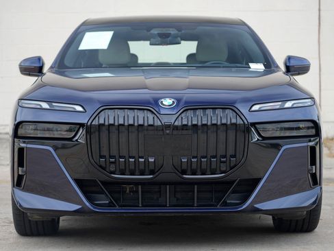 Used 2023 BMW i7 xDrive60 AWD/4WD image 7