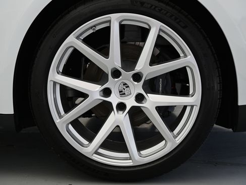 Used 2024 Porsche Panamera 4 image 18