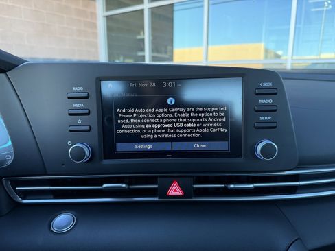 Used 2025 Hyundai Elantra Blue image 22