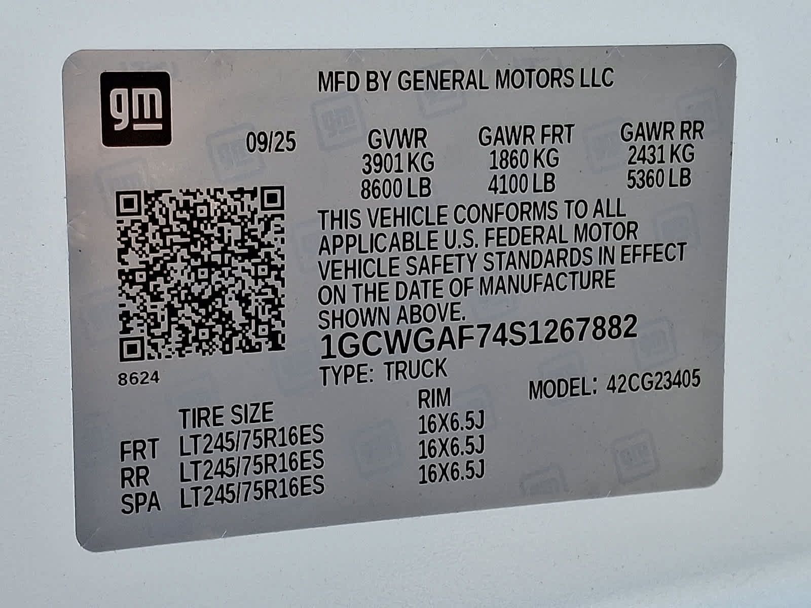 New 2025 Chevrolet Express 2500 w/ Driver Convenience Package RWD image 18