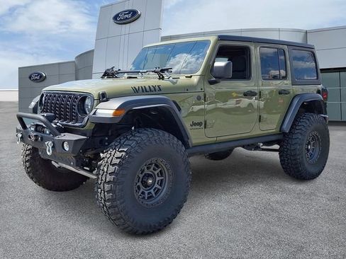 Used 2025 Jeep Wrangler Unlimited Sport AWD/4WD image 2