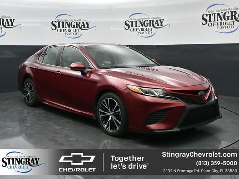 Used 2018 Toyota Camry SE w/ Moonroof Package FWD image 1
