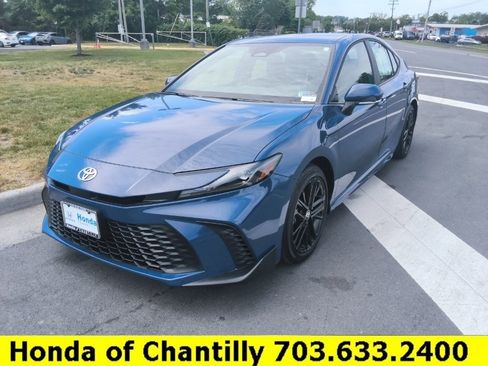Used 2026 Toyota Camry SE FWD image 3