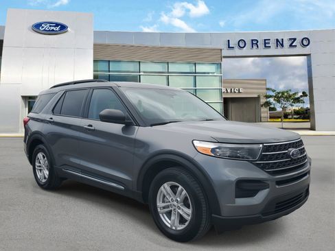 Certified 2023 Ford Explorer XLT image 3