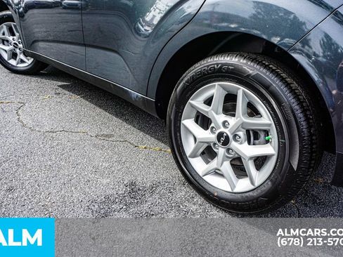 Used 2025 Kia Soul LX w/ LX Technology Package FWD image 16