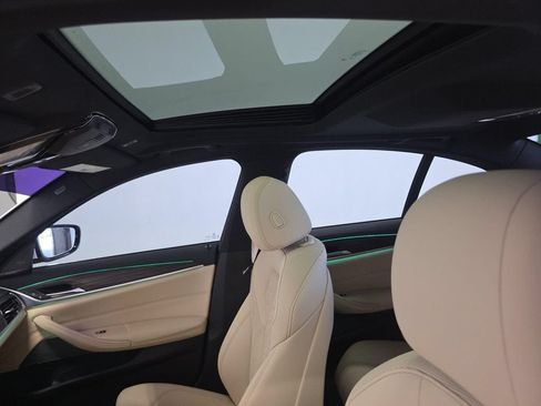 Used 2023 BMW 530i w/ Premium Package RWD image 8