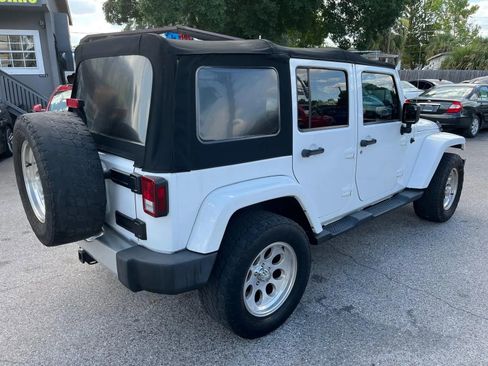 Used 2013 Jeep Wrangler Unlimited Sahara w/ Connectivity Group AWD/4WD image 7