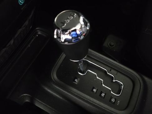 Used 2018 Jeep Wrangler Unlimited Sahara w/ Connectivity Group image 35