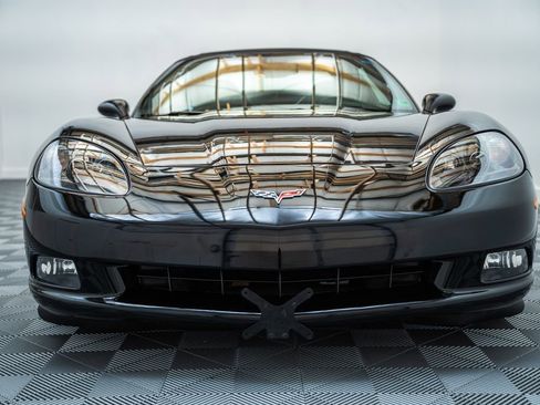 Used 2006 Chevrolet Corvette Convertible w/ Preferred Equipment Group image 2