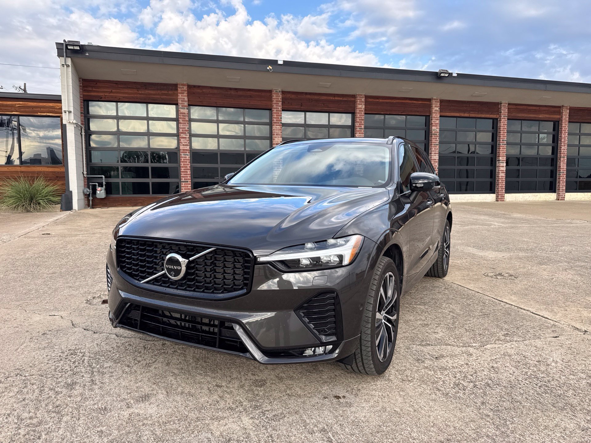Used 2024 Volvo XC60 B5 Plus w/ Protection Package Premier AWD/4WD image 1