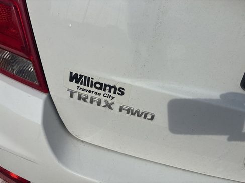 Used 2019 Chevrolet Trax LT w/ Driver Confidence Package image 3