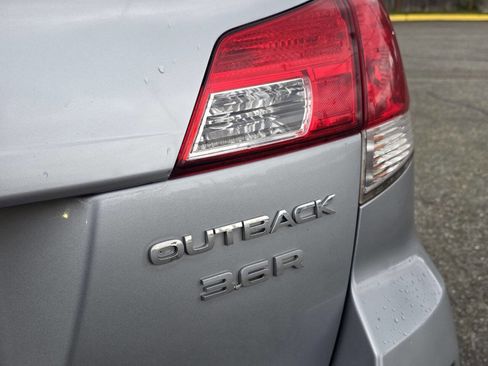 Used 2012 Subaru Outback 3.6R Limited image 16