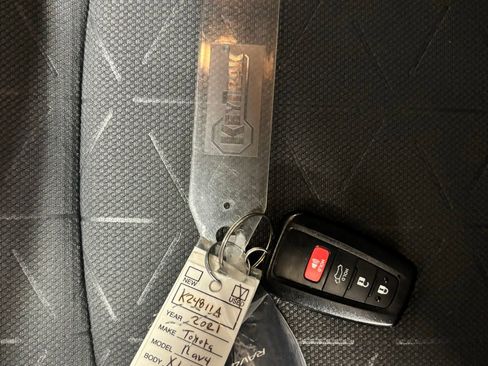 Used 2021 Toyota RAV4 XLE w/ Convenience Package FWD image 24