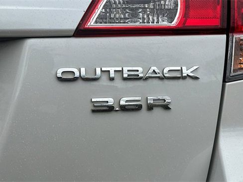 Used 2014 Subaru Outback 3.6R Limited w/ Moonroof Package image 5