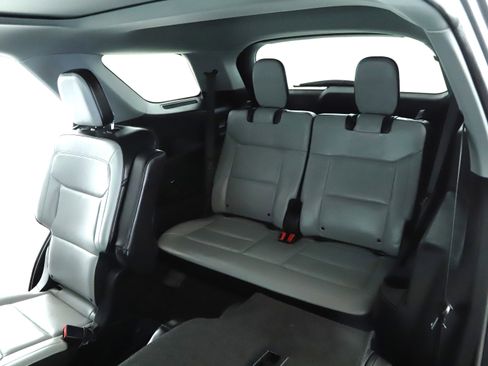 Used 2021 Ford Explorer XLT w/ Equipment Group 202A image 6