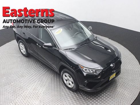 Used 2021 Toyota RAV4 XLE AWD/4WD image 3