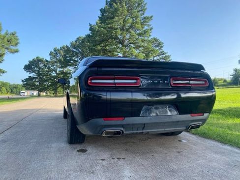 Used 2015 Dodge Challenger SXT RWD image 7