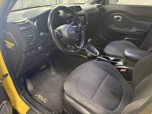 Used 2014 Kia Soul ! w/ Sun & Sound Package FWD image 18