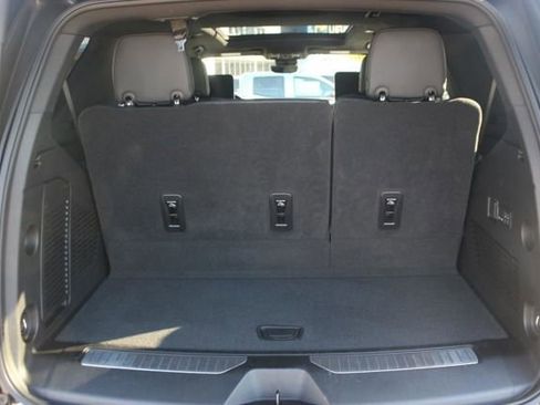 Used 2025 Chevrolet Tahoe High Country image 12