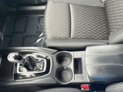 Used 2019 Nissan Rogue S AWD/4WD image 14