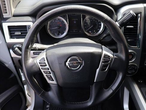 Used 2018 Nissan Titan S AWD/4WD image 13