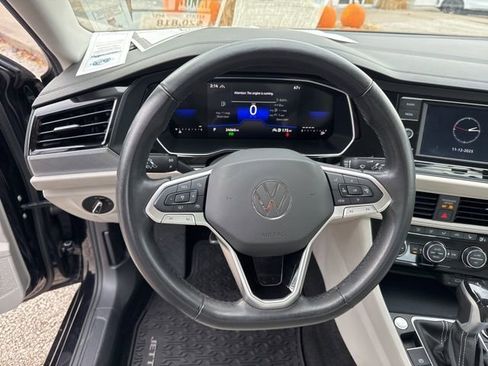 Certified 2023 Volkswagen Jetta SE image 27