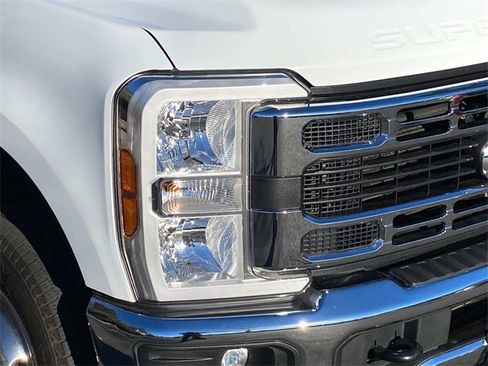 Used 2024 Ford F350 XLT w/ FX4 Off-Road Package image 4