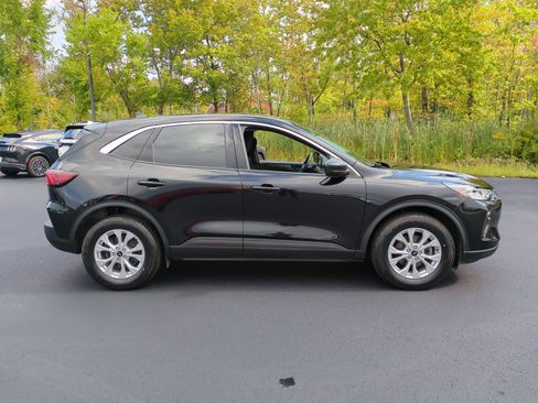 Used 2023 Ford Escape Active AWD/4WD image 2
