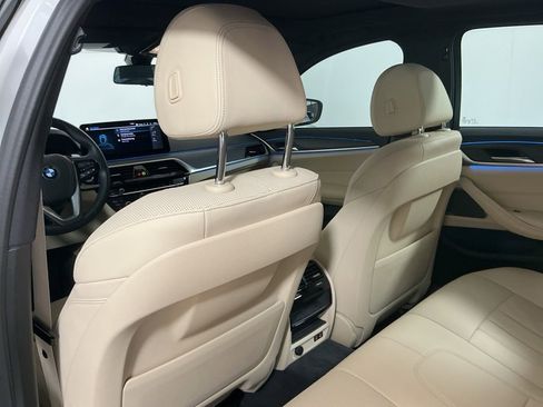 Certified 2023 BMW 530e xDrive w/ Premium Package image 31