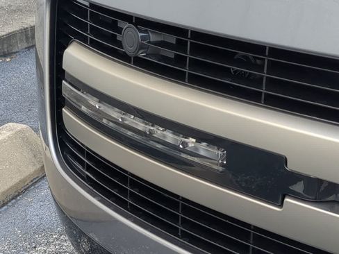 Certified 2025 Land Rover Range Rover SE AWD/4WD image 11