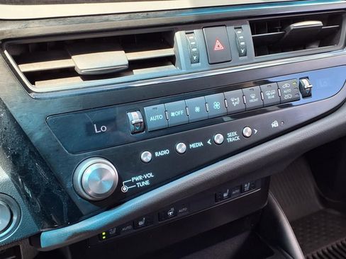 Used 2024 Lexus ES 250 w/ Premium Package image 17