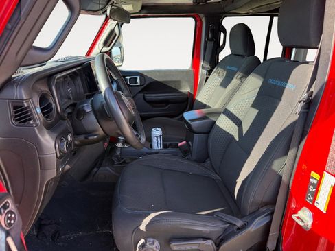 Used 2024 Jeep Wrangler Unlimited Rubicon 4xe image 9