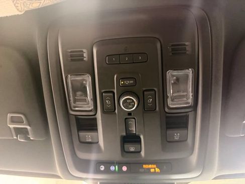 Used 2024 Chevrolet Suburban High Country AWD/4WD image 50