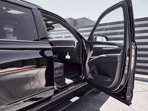 Used 2026 Cadillac Escalade V AWD/4WD image 28