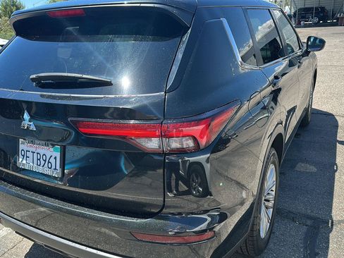 Used 2023 Mitsubishi Outlander ES FWD image 4