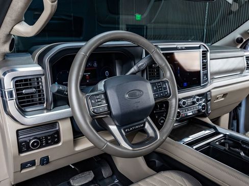 Used 2025 Ford F450 Platinum w/ Platinum Plus Package image 17
