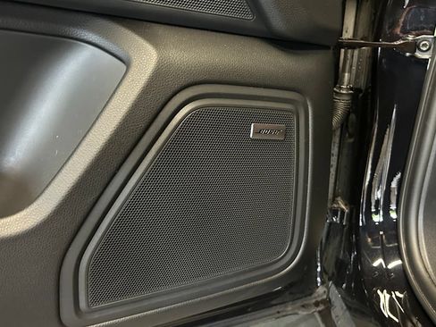Certified 2023 Porsche Macan S AWD/4WD image 28