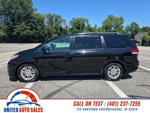 Used 2011 Toyota Sienna XLE FWD image 2