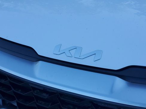 Used 2025 Kia Sportage LX image 5