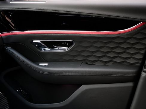 New 2025 Bentley Flying Spur Plug-In Hybrid image 11