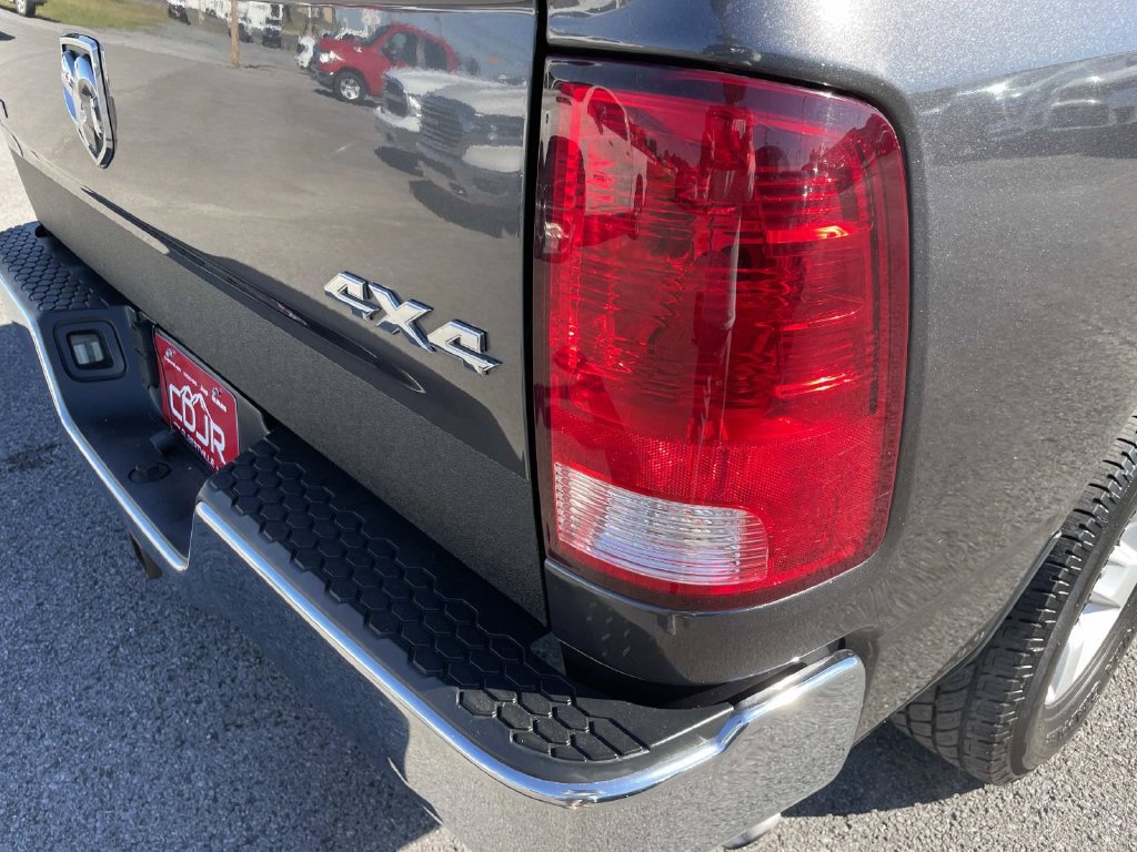 Used 2016 RAM 1500 Classic SLT AWD/4WD image 18