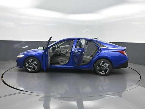 Used 2024 Hyundai Elantra SEL w/ Convenience Package FWD image 39