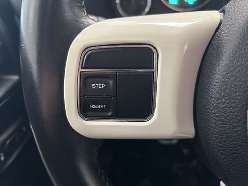 Used 2017 Jeep Wrangler Unlimited Sahara image 28