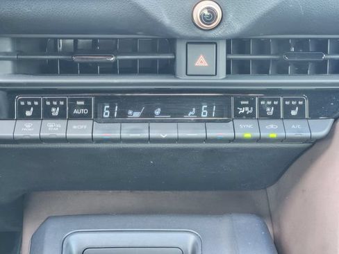 Used 2023 Toyota Crown AWD/4WD image 18