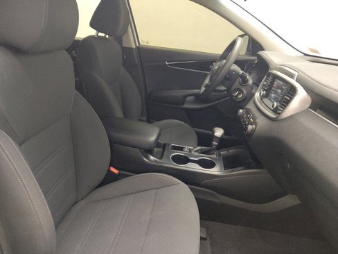 Used 2020 Kia Sorento AWD V6 image 21